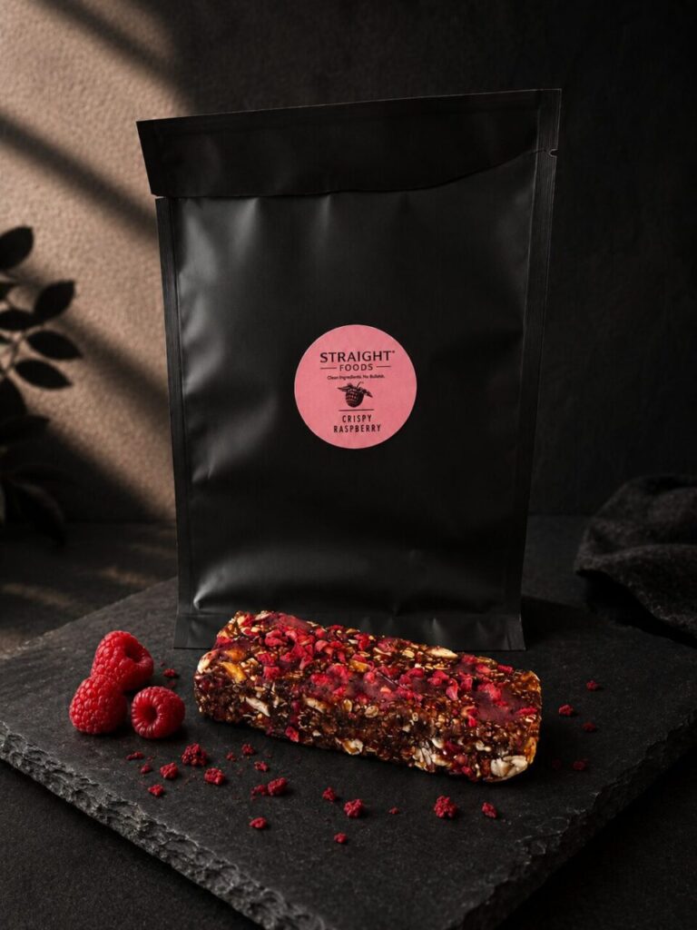 Schwarze Produktverpackung von STRAIGHT FOODS Snack Bars Draufsicht