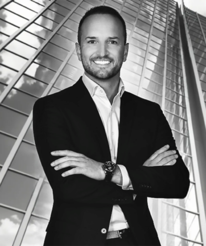 Markus Seiler Gründer von STRAIGHT FOODS im Anzug Portrait